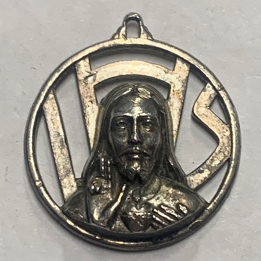 Creed Sterling pendant